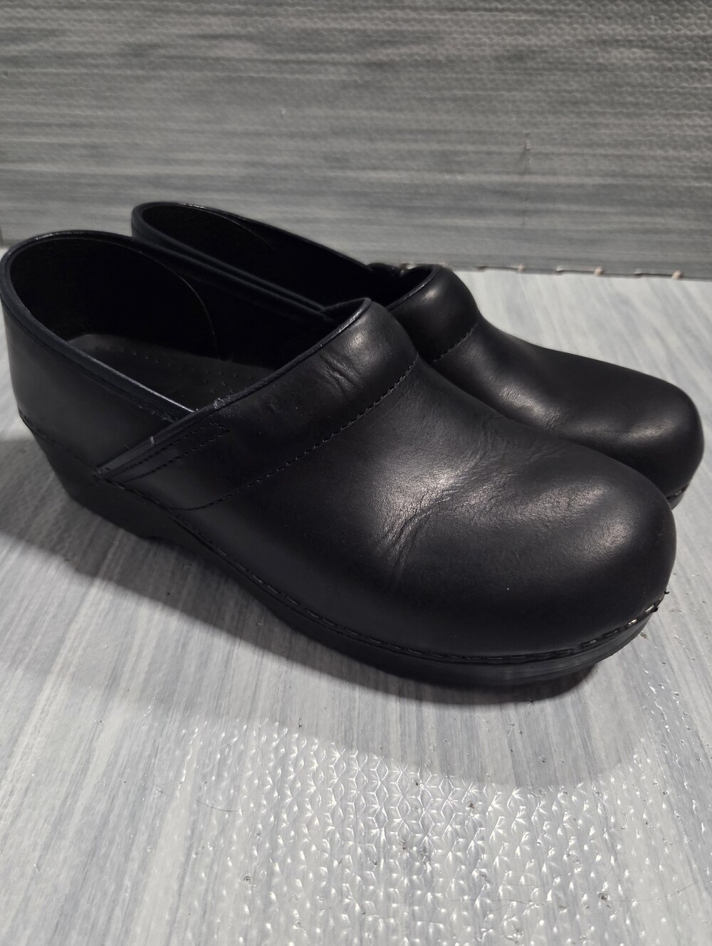 Dansko Professional Clogs Womens 40 Black Leather w/blue Accents Nursing